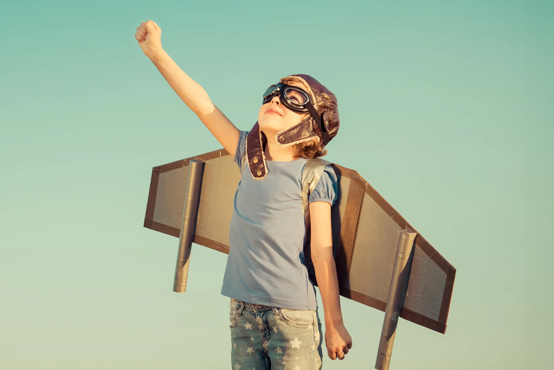 Copiii vin cu aripi, părinții le taie